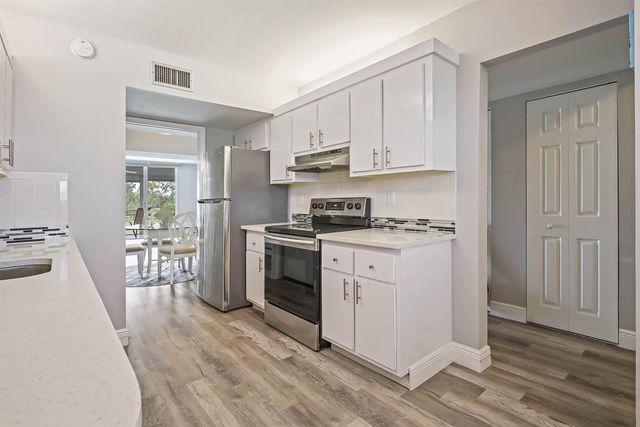 6850 10th Avenue N 310, Lake Worth, FL 33467