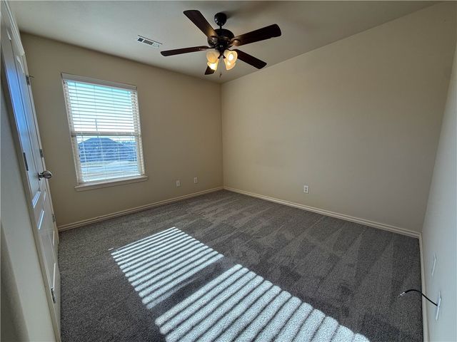 902 Oakwood Street, Centerton, AR 72719