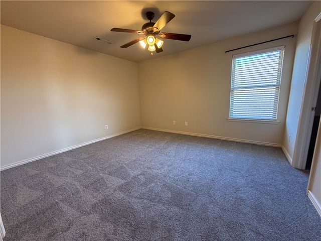 902 Oakwood Street, Centerton, AR 72719