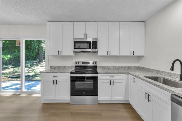 1336 Stoneham Court, Atlanta, GA 30349