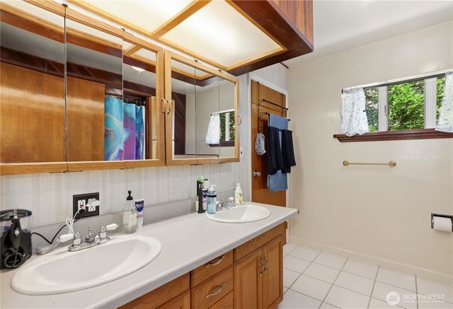 305 S 35th Street, Tacoma, WA 98418