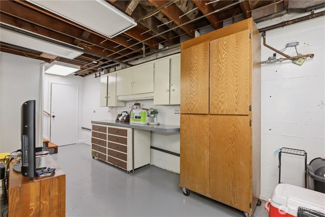 305 S 35th Street, Tacoma, WA 98418