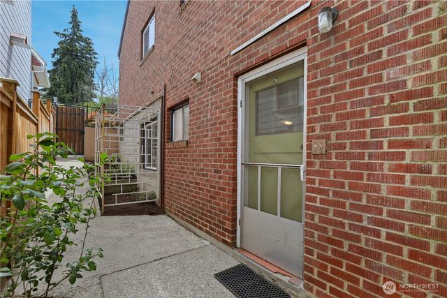 305 S 35th Street, Tacoma, WA 98418