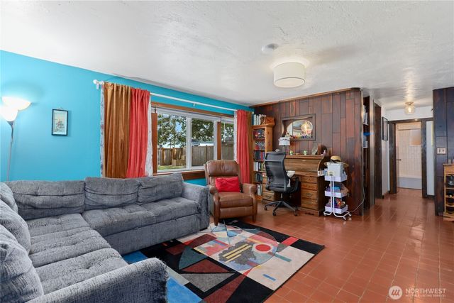 305 S 35th Street, Tacoma, WA 98418