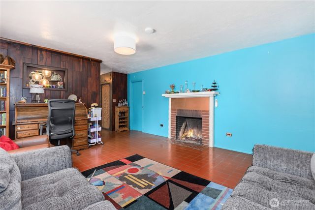 305 S 35th Street, Tacoma, WA 98418