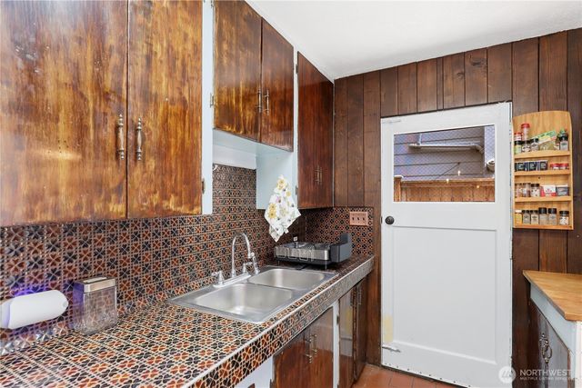 305 S 35th Street, Tacoma, WA 98418