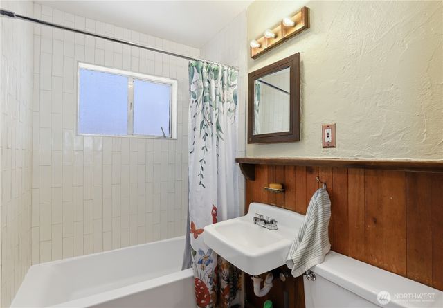 305 S 35th Street, Tacoma, WA 98418