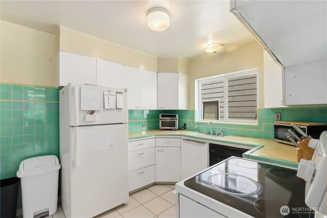 305 S 35th Street, Tacoma, WA 98418