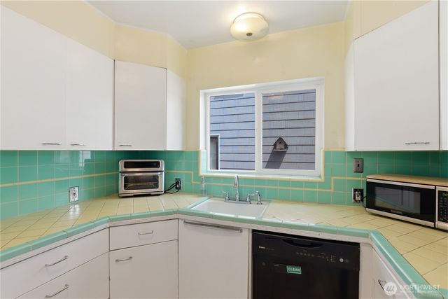 305 S 35th Street, Tacoma, WA 98418