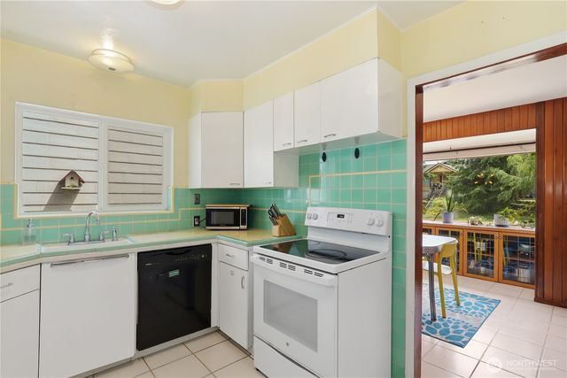305 S 35th Street, Tacoma, WA 98418