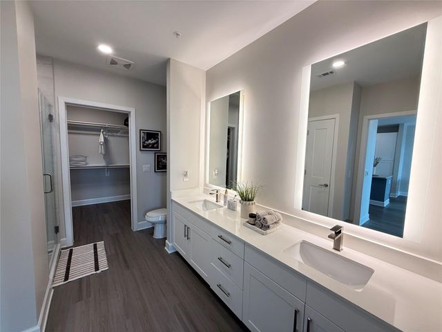 716 Waugh Drive 1204, Houston, TX 77019
