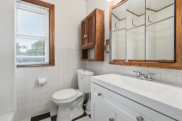 1774 Carew St, Springfield, MA 01104