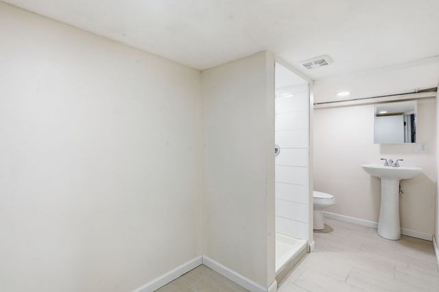 1774 Carew St, Springfield, MA 01104