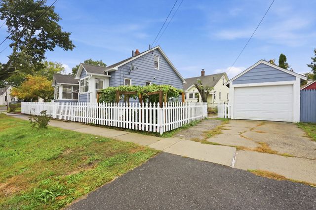 1774 Carew St, Springfield, MA 01104