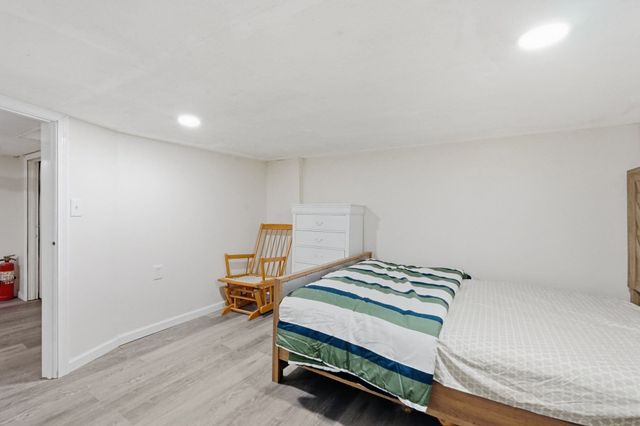 1774 Carew St, Springfield, MA 01104