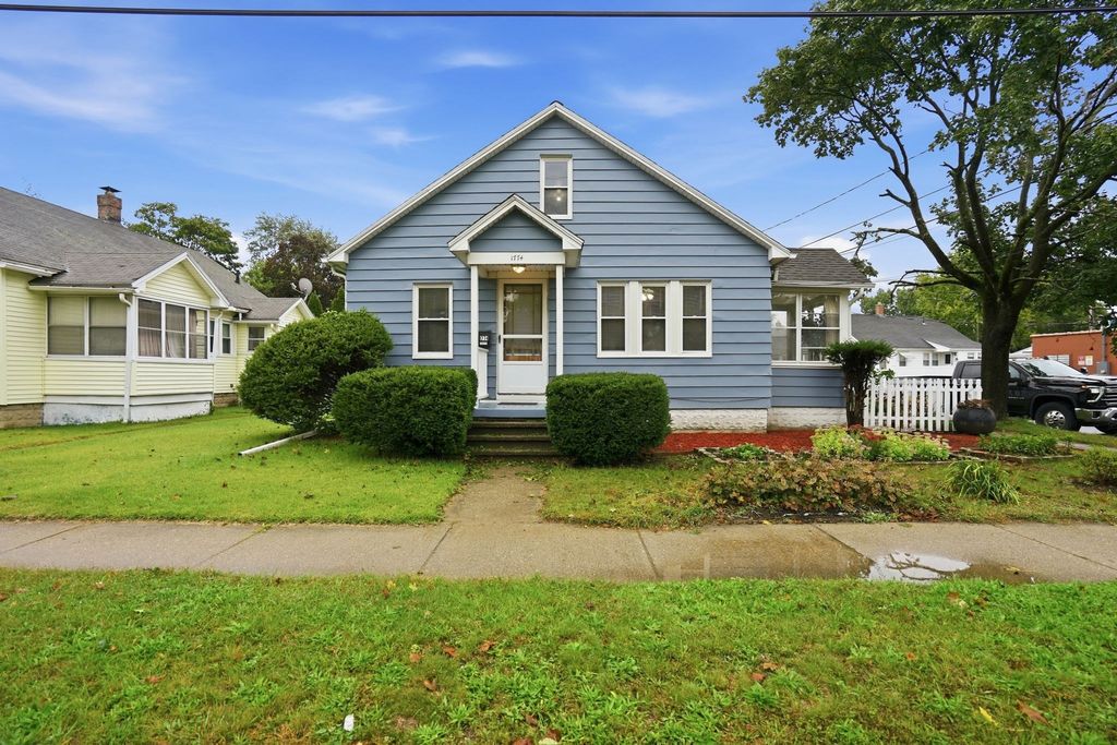 1774 Carew St, Springfield, MA 01104