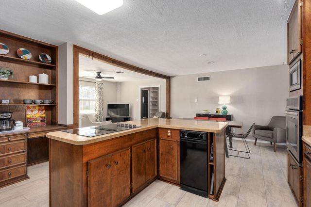 1501 Ronne Drive, Irving, TX 75060