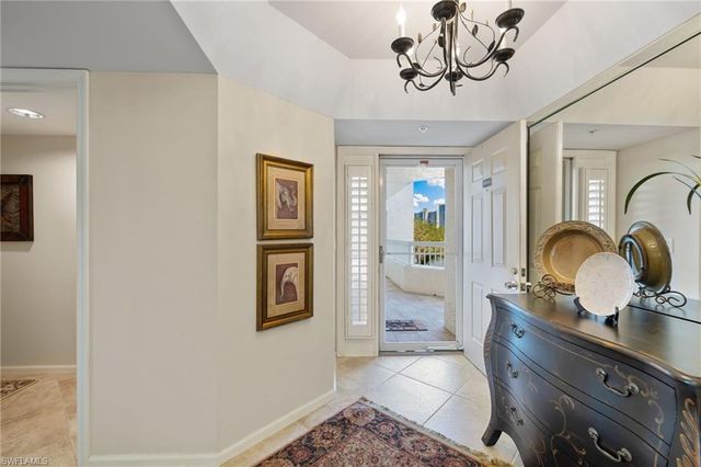 25 Bluebill AVE A-204, Naples, FL 34108