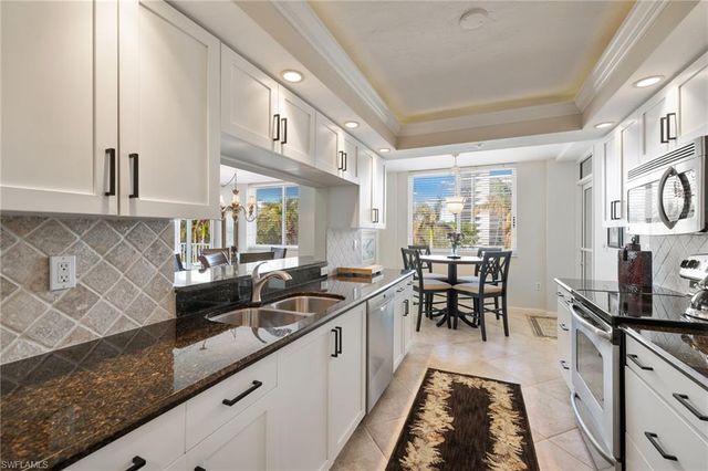 25 Bluebill AVE A-204, Naples, FL 34108