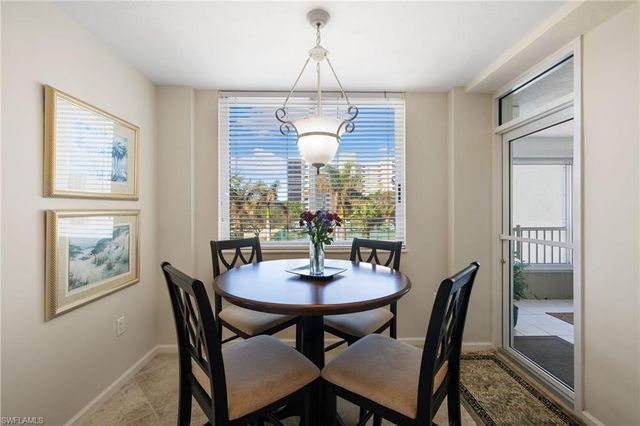 25 Bluebill AVE A-204, Naples, FL 34108