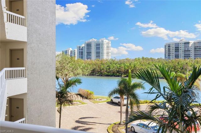 25 Bluebill AVE A-204, Naples, FL 34108