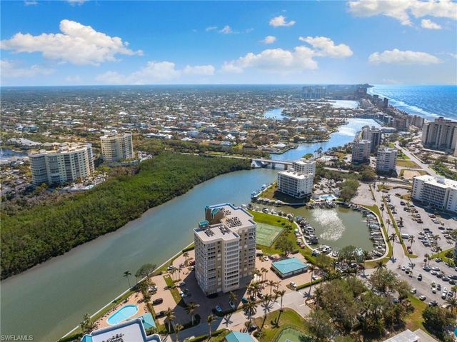 25 Bluebill AVE A-204, Naples, FL 34108