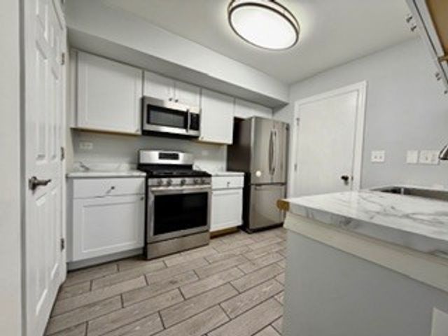 345 Gregory Street, Aurora, IL 60504