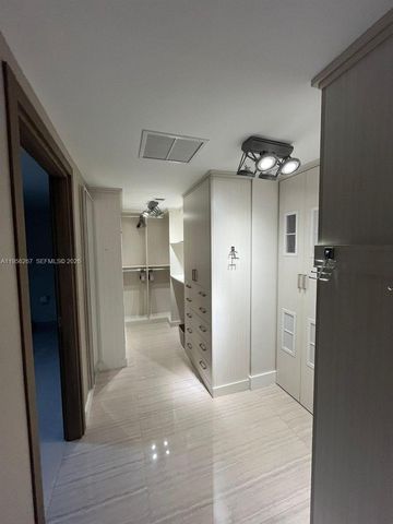 200 Biscayne Boulevard Way 4404, Miami, FL 33131