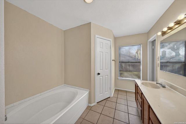 727 CYPRESSBROOK DR, San Antonio, TX 78245