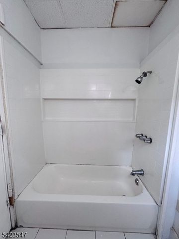 9 Sparrow St, Paterson City, NJ 07524