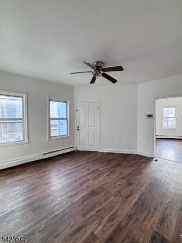 9 Sparrow St, Paterson City, NJ 07524