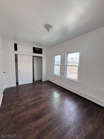 9 Sparrow St, Paterson City, NJ 07524