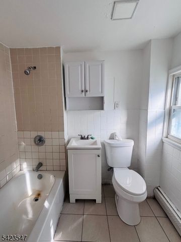 9 Sparrow St, Paterson City, NJ 07524