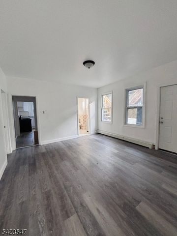 9 Sparrow St, Paterson City, NJ 07524