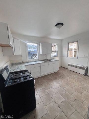 9 Sparrow St, Paterson City, NJ 07524