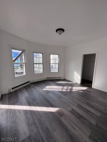 9 Sparrow St, Paterson City, NJ 07524