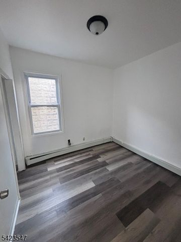 9 Sparrow St, Paterson City, NJ 07524