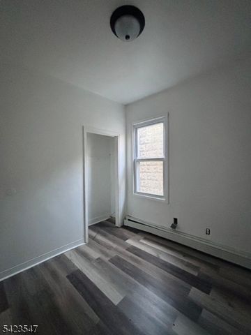 9 Sparrow St, Paterson City, NJ 07524