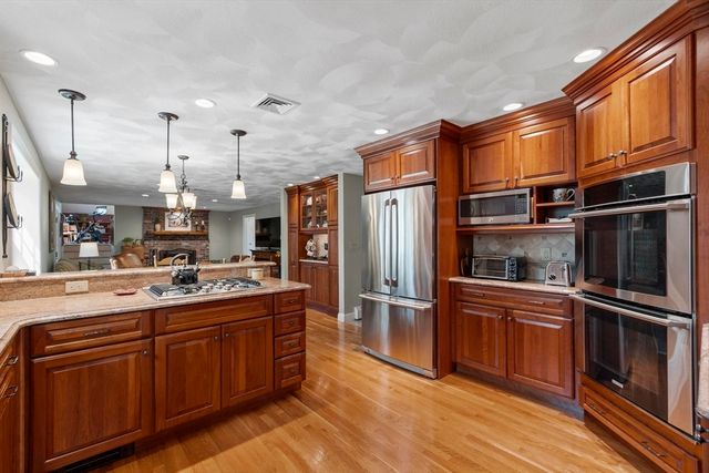 42 Canterbury Street, Andover, MA 01810