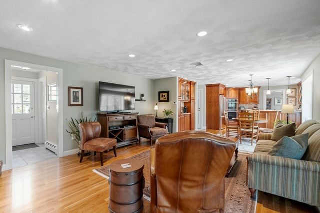 42 Canterbury Street, Andover, MA 01810