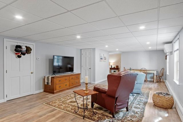 42 Canterbury Street, Andover, MA 01810