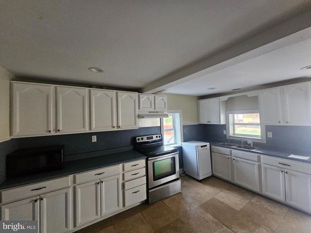 206 E CHURCH ST, Freeburg, PA 17827