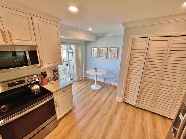 4005 OAKLEY GREENE 19, Sarasota, FL 34235