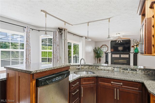 1970 Cherrywood Lane, Akron, OH 44312