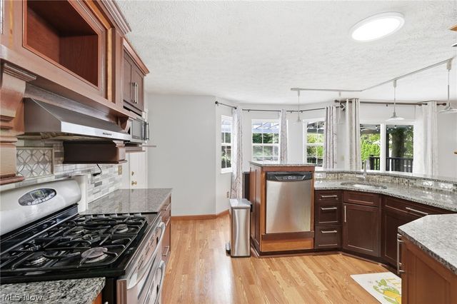 1970 Cherrywood Lane, Akron, OH 44312