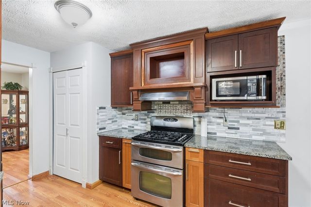 1970 Cherrywood Lane, Akron, OH 44312