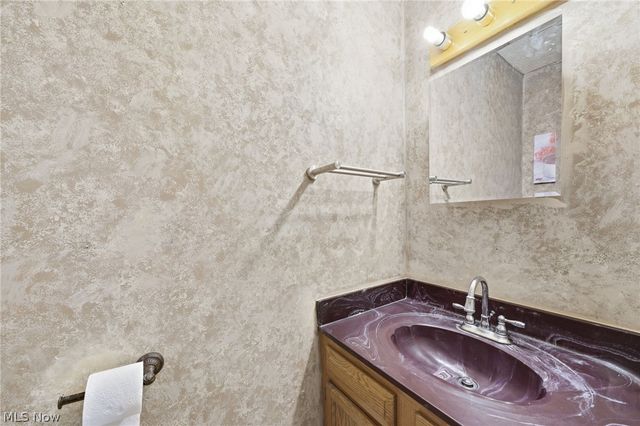 1970 Cherrywood Lane, Akron, OH 44312