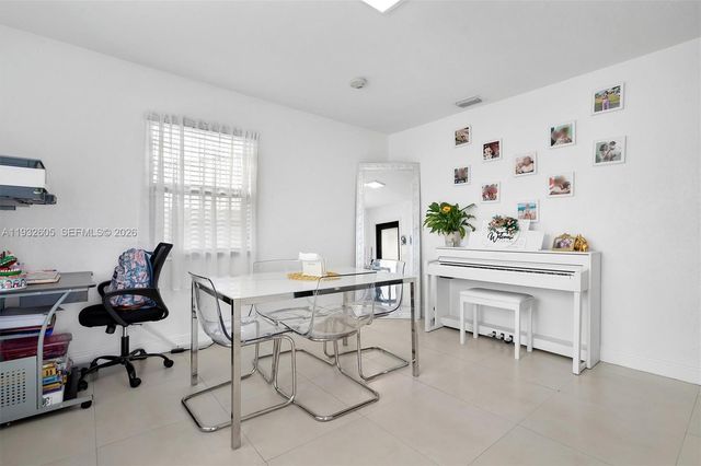 722 SW 8th St, Hallandale Beach, FL 33009