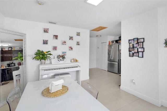 722 SW 8th St, Hallandale Beach, FL 33009