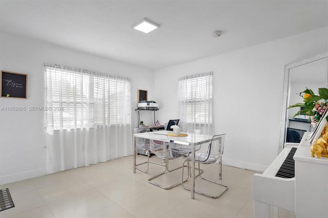 722 SW 8th St, Hallandale Beach, FL 33009